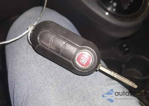 2017 Fiat 500 Lounge z USA, uszkodzony, nr VIN 3C3CFFCR9HT515381